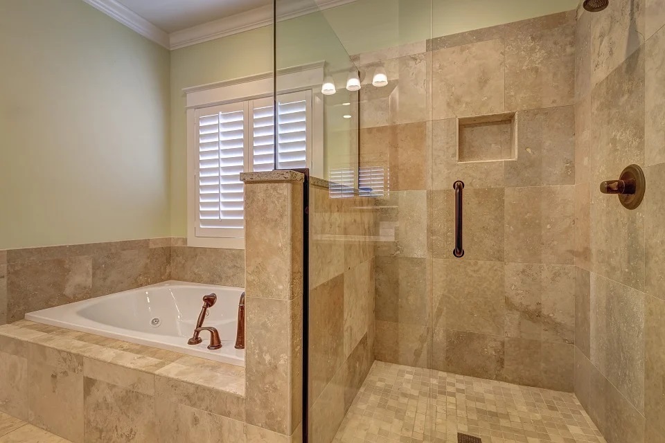 puerta loco Tregua Ventajas de instalar duchas y grifos empotrados en los baños del hogar